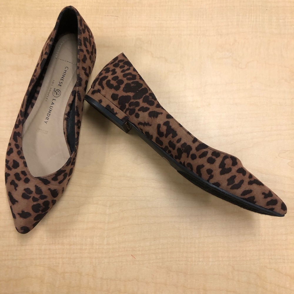 CHINESE LAUNDRY leopard flats 8.5 EUC !!